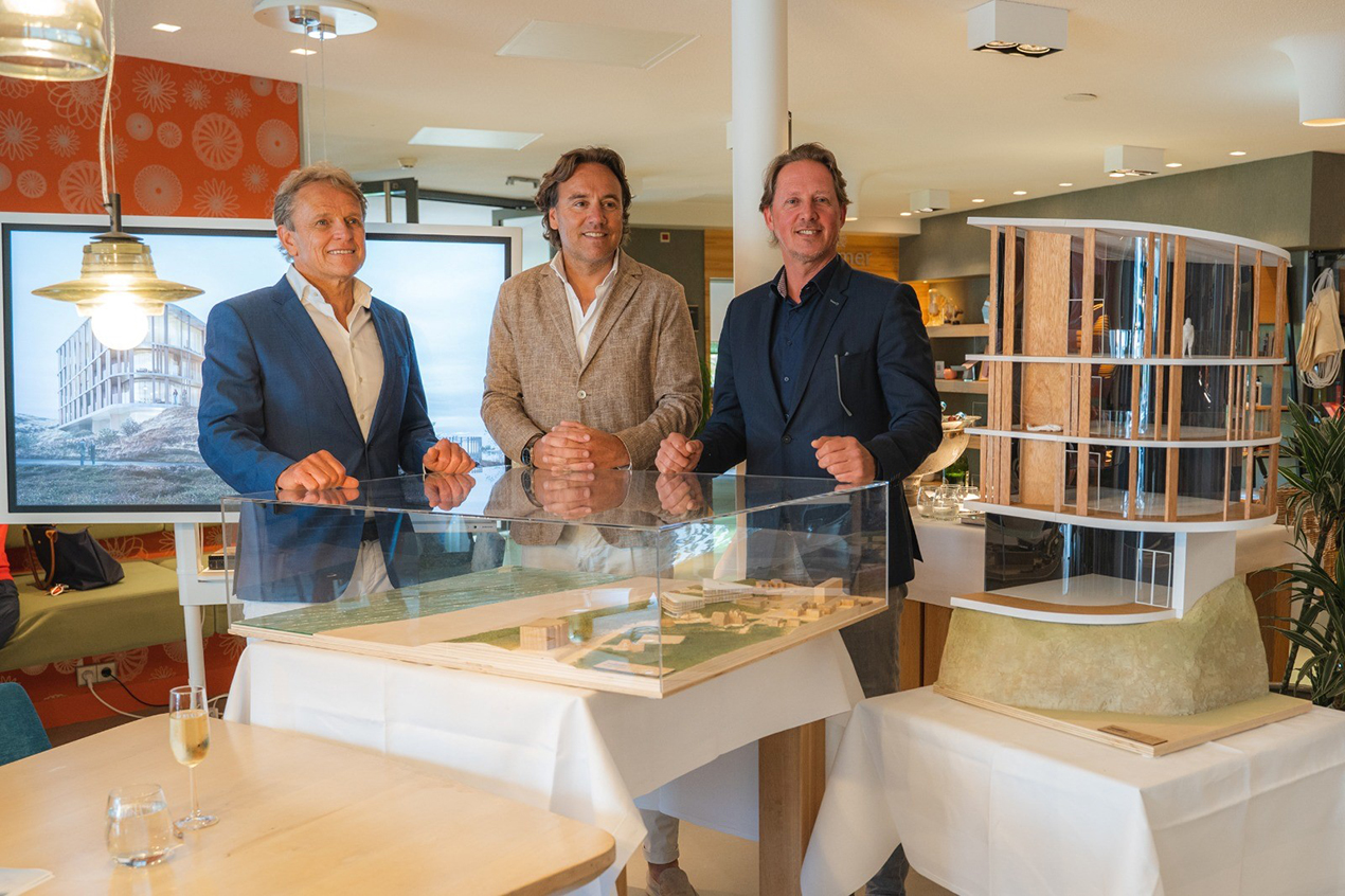 blooming bedrijvengroep tekent intentieovereenkomst met eigenaren hotel nassau in Bergen aan zee